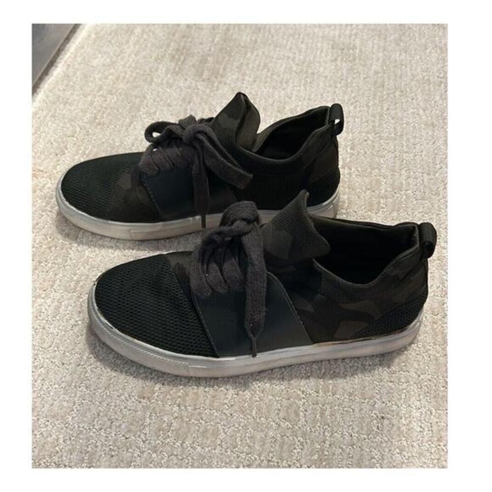 Womens Size 6 Steve Madden Lumi Pull‎ On Sneakers Camo EUC
